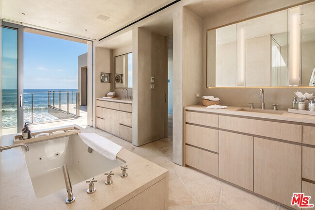 Building Photo - 31346 Broad Beach Rd