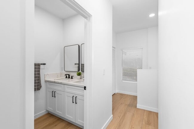 Building Photo - 6413 Richard St