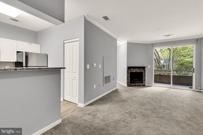 Building Photo - 12909 Alton Square