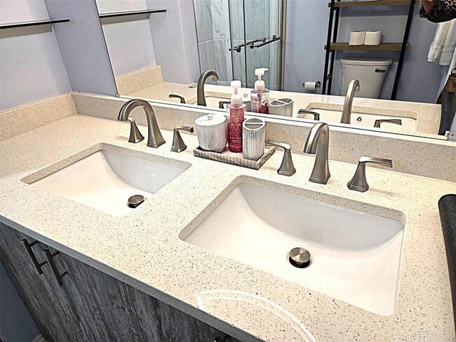 Building Photo - 5105 Tangerine Ave S