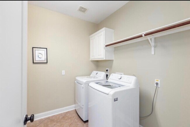 Building Photo - 2207 Bayou Cove Ln