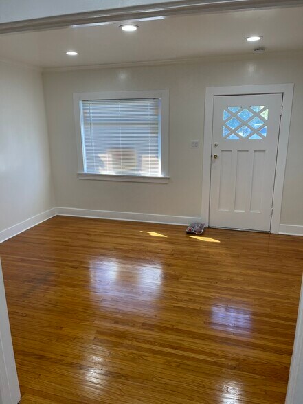 LIVING ROOM - 1746 Martina Ave