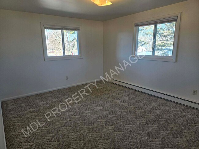 Building Photo - 121 N Woodbridge St