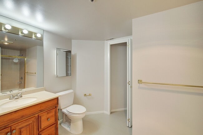 Building Photo - 4bd/3.5ba Mercer Island Home