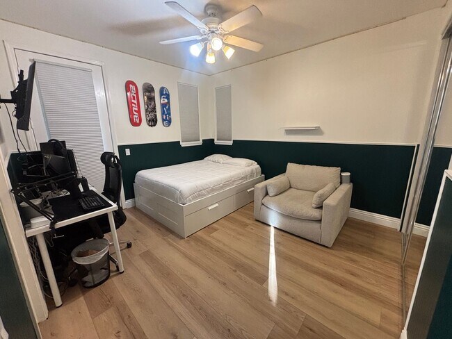 Building Photo - Stunning 5-Bedroom Pool Home with Private ...