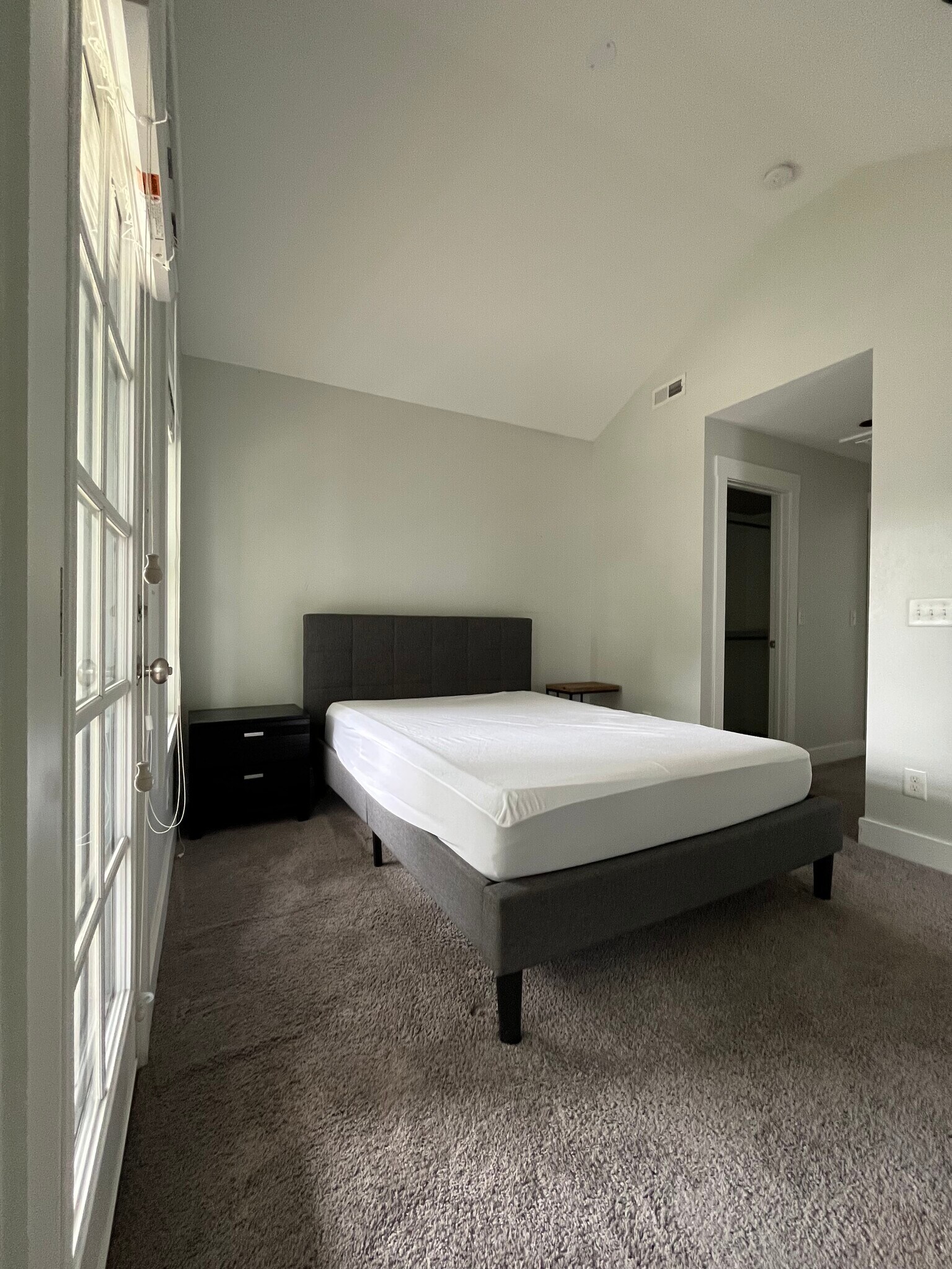 Building Photo - 1705 14th Ave S