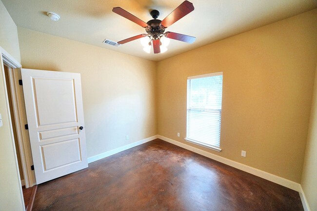 Building Photo - Charming Home in Cotton Crossing – Steps f...