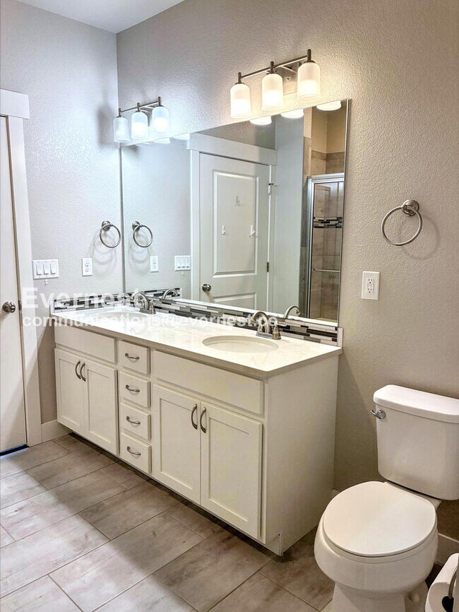 Building Photo - 3 Bed/2 Bath Condo with Garage / Available...