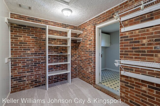 Building Photo - 4 br, 2 bath House - 1011 Westminister Dr
