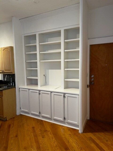 Building Photo - 20 E Goethe St