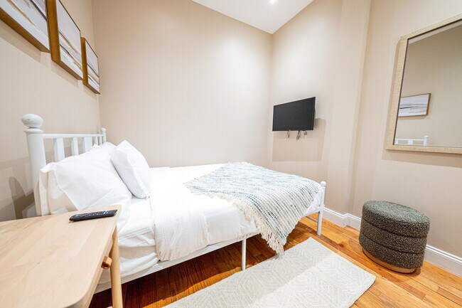 Building Photo - 5 W 101st St