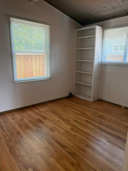 Building Photo - 624 S Baywood Ave