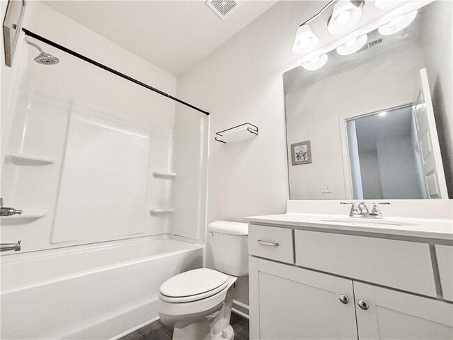 Building Photo - 5784 Silver Lk Dr