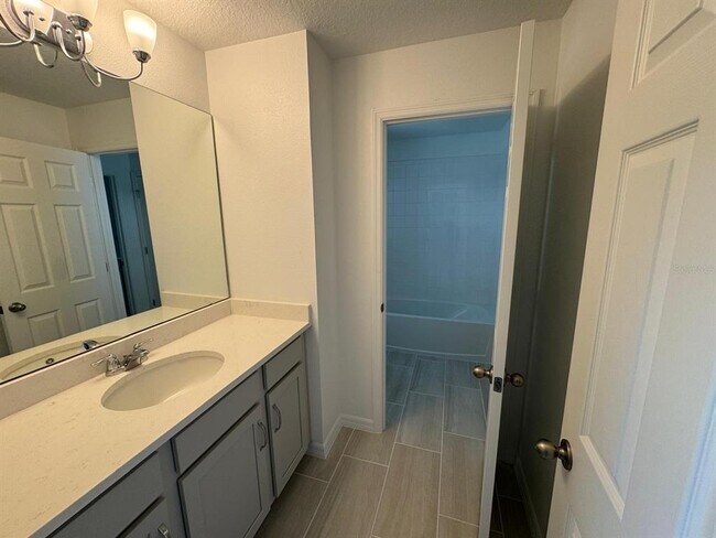 Building Photo - 362 Thompson Vlg Ave