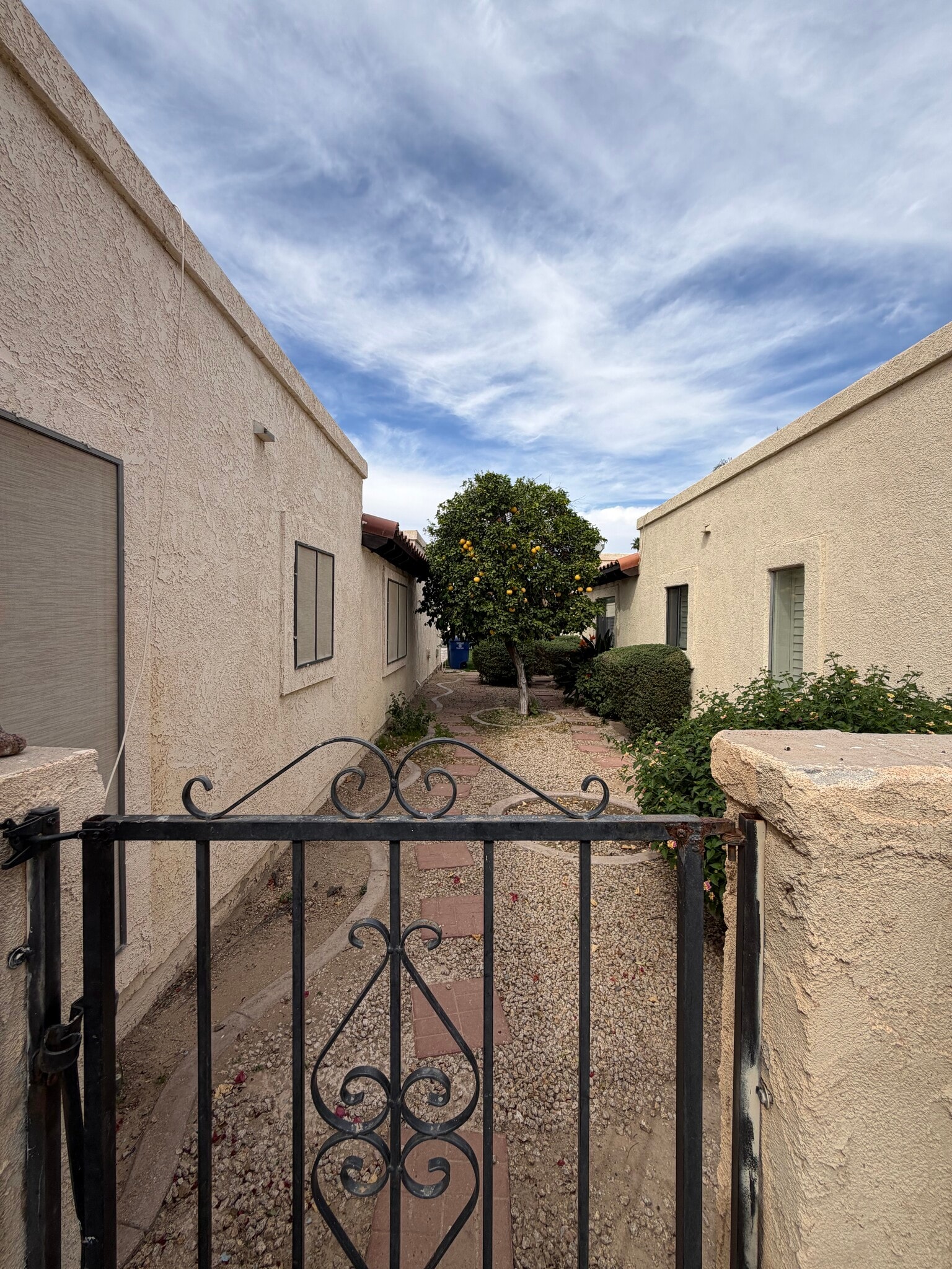 Building Photo - 729 W 37th St