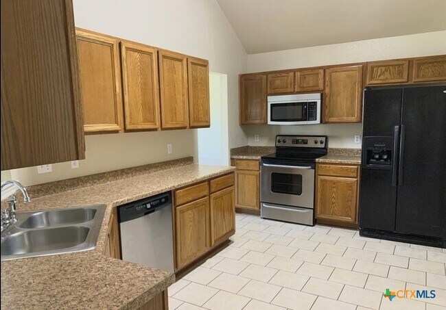 Building Photo - 3405 Carpet Ln