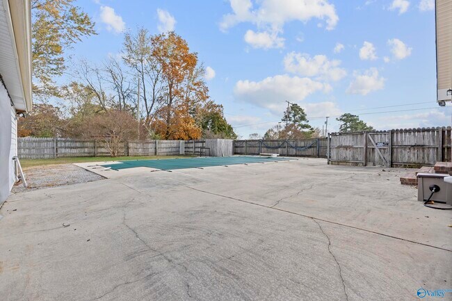 Building Photo - 15153 New Cut Rd