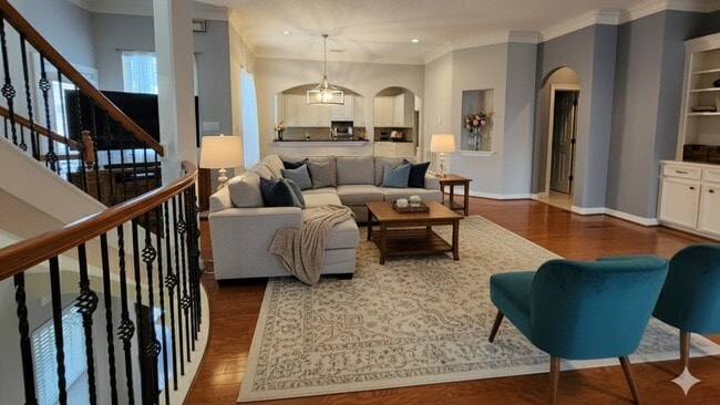 Building Photo - 305 Reinerman St