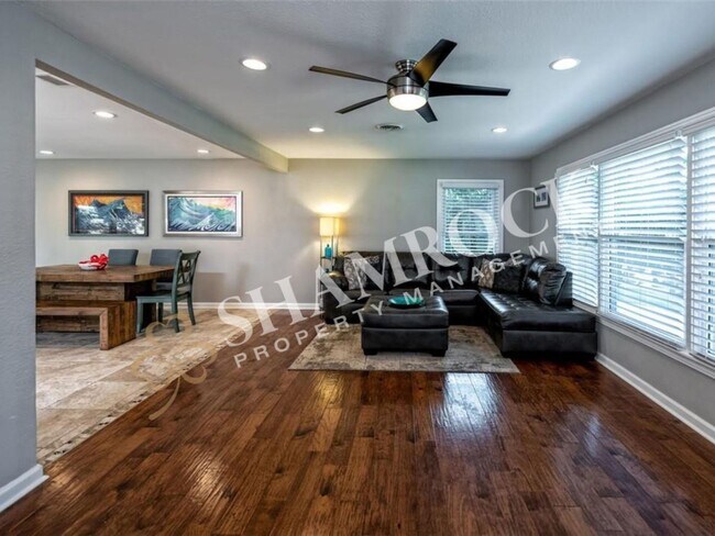 Building Photo - Beautifully Updated 3/2 Home in Prime Location