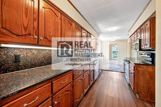 Building Photo - 902 Arrowhead Dr