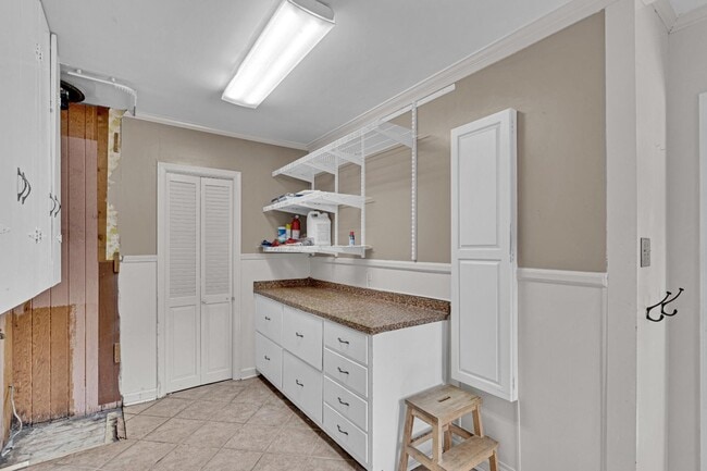 Building Photo - 3533 Greenleaf Rd