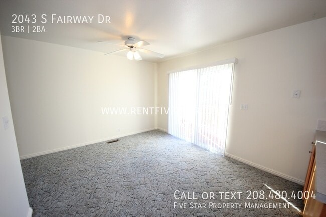 Building Photo - 2043 S Fairway Dr