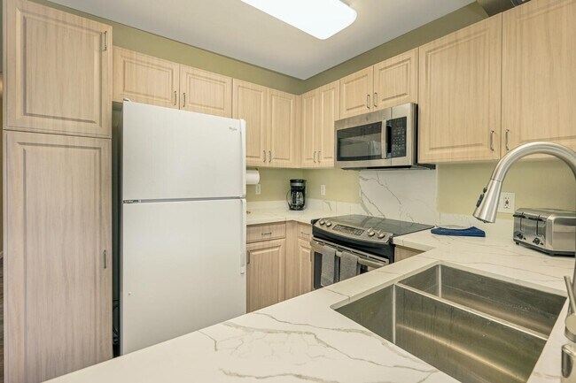 Building Photo - 92-1543 Aliinui Drive 4E