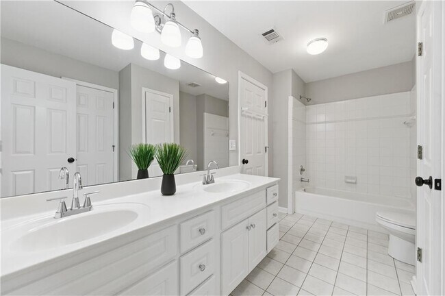 Building Photo - 2570 Wood Creek Ct NE