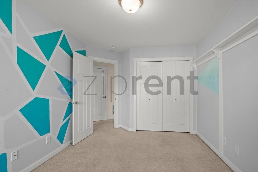 Building Photo - Unit