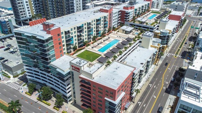 Building Photo - 1120 E Kennedy Blvd