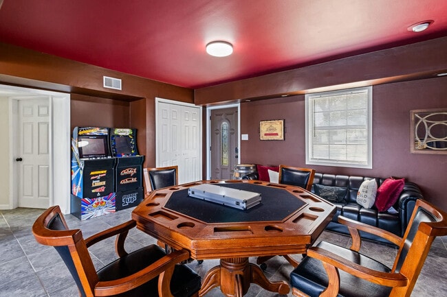 Building Photo - 301 S Front St