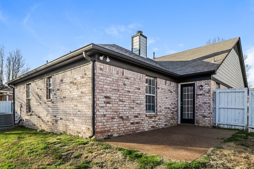 Building Photo - 1044 Cross Wood Ln