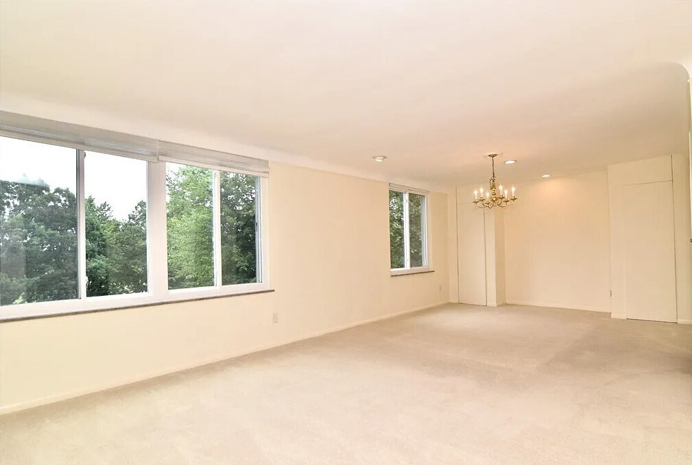Dining Rm - 19425 Van Aken Blvd