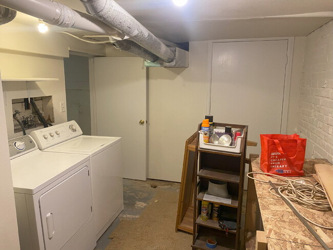 Building Photo - "Charming 2-Bedroom Haven in the Heart of ...
