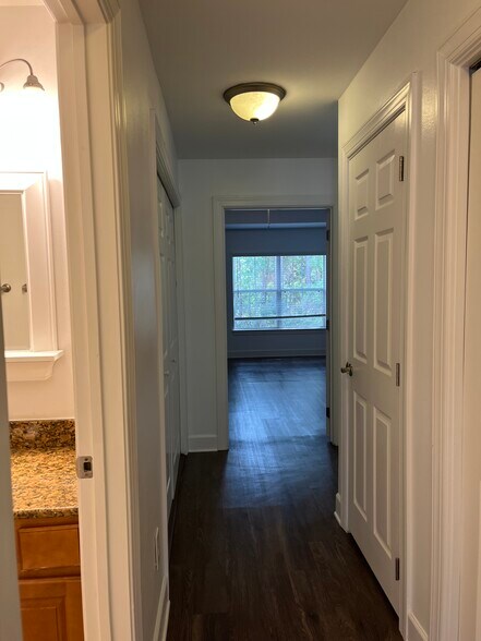 Building Photo - 77 Talon Ct