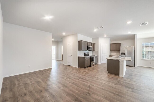Building Photo - 913 Alton Dr