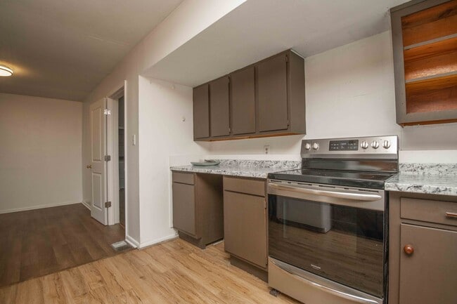 Building Photo - 3051 Dow Dr