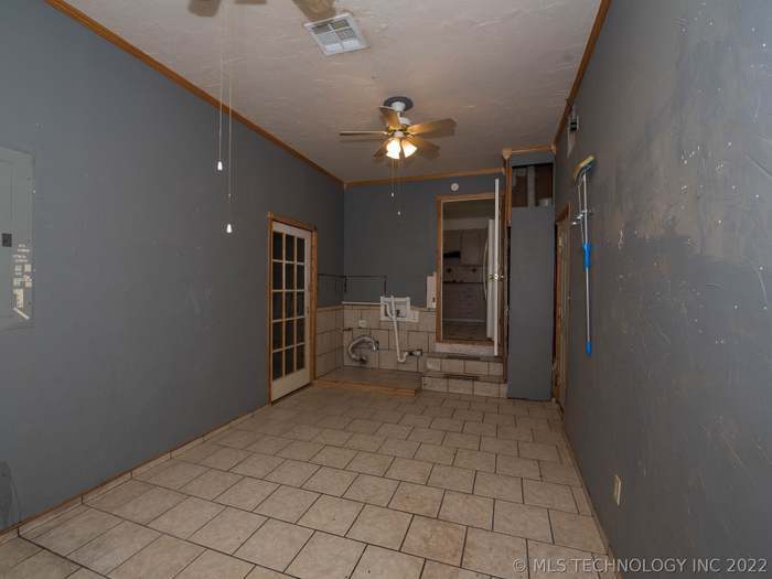 Building Photo - 10208 E 7th St