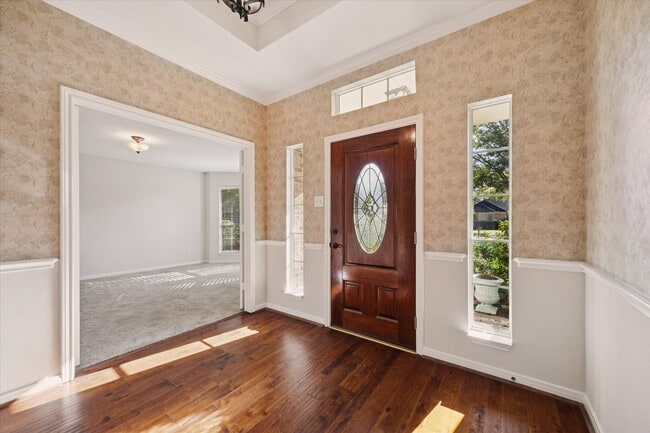 Building Photo - 501 Pine Bluff Dr