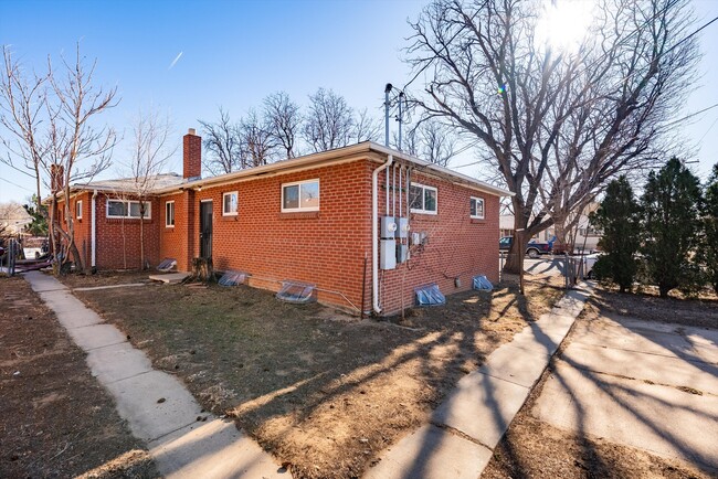 Building Photo - 8989 E 12th Ave