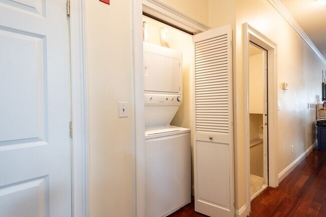 Building Photo - 34-36 H Street Unit 1L