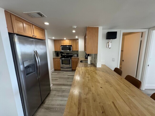 Building Photo - 5600 N Flagler Dr