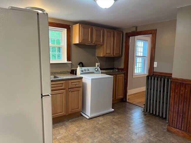 Building Photo - 52 Elmwood St