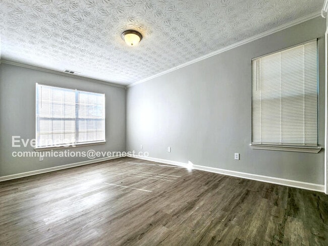 Building Photo - 13 Oak Grove Ct