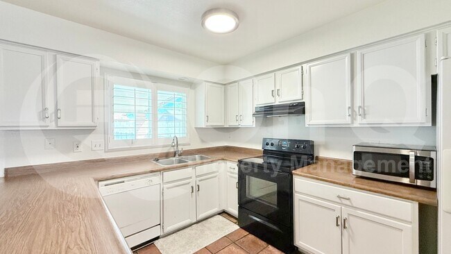 Building Photo - 8960 W Royal Palm Rd