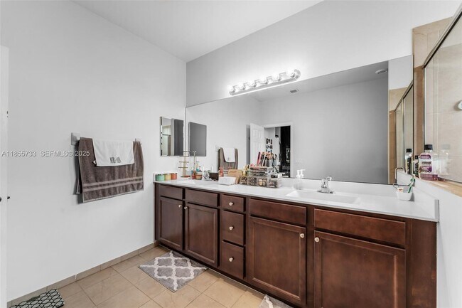 Building Photo - 3763 SE 2nd St