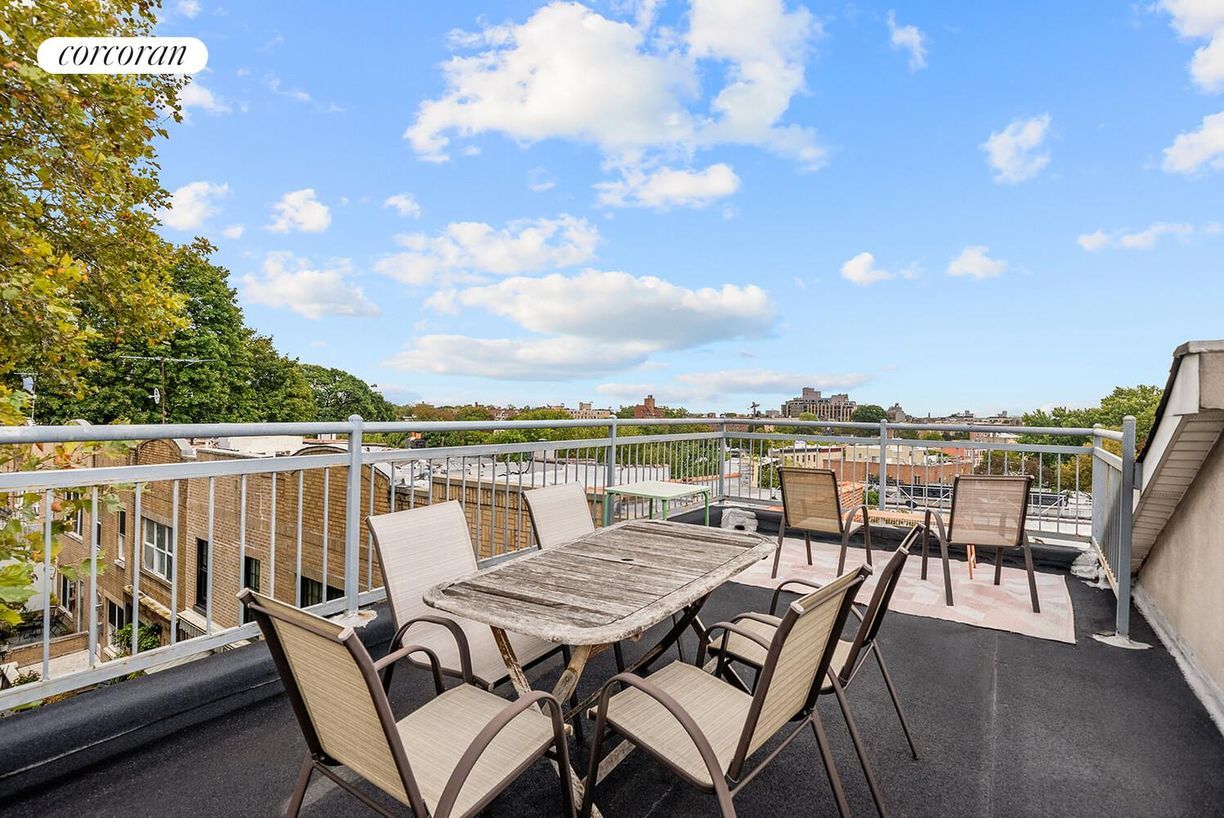 Building Photo - 138 Seeley St