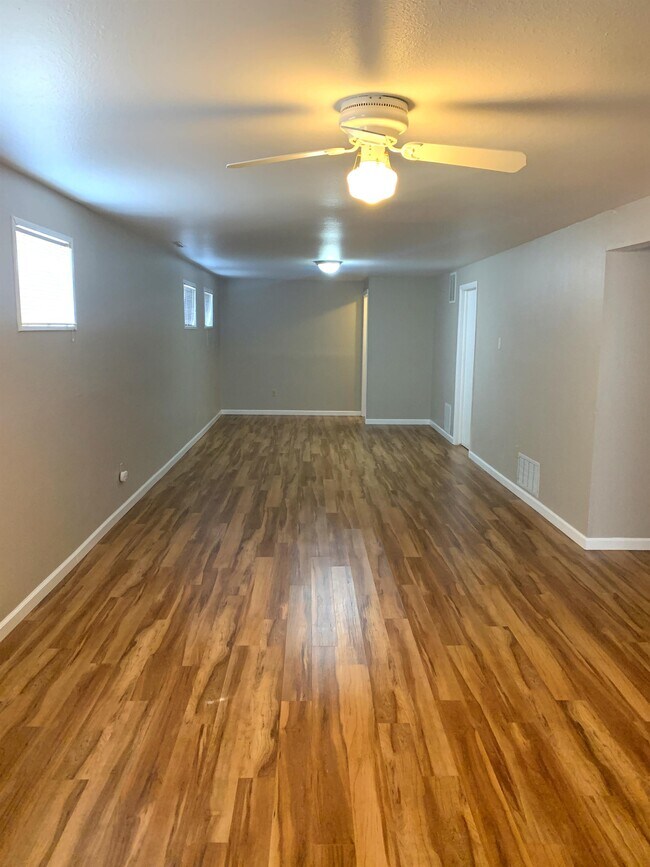 Building Photo - 5486 Mira Loma Cir