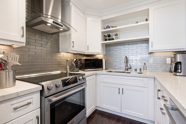 Building Photo - 11789 Montana Ave