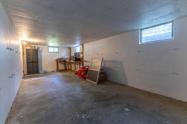 Building Photo - 3312 Lynnwood Dr
